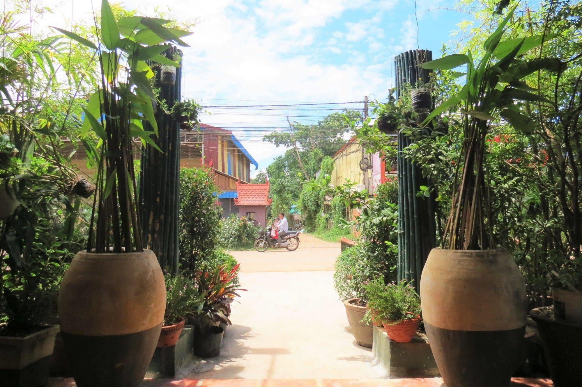 Panda Angkor Inn Siem Reap Exterior photo